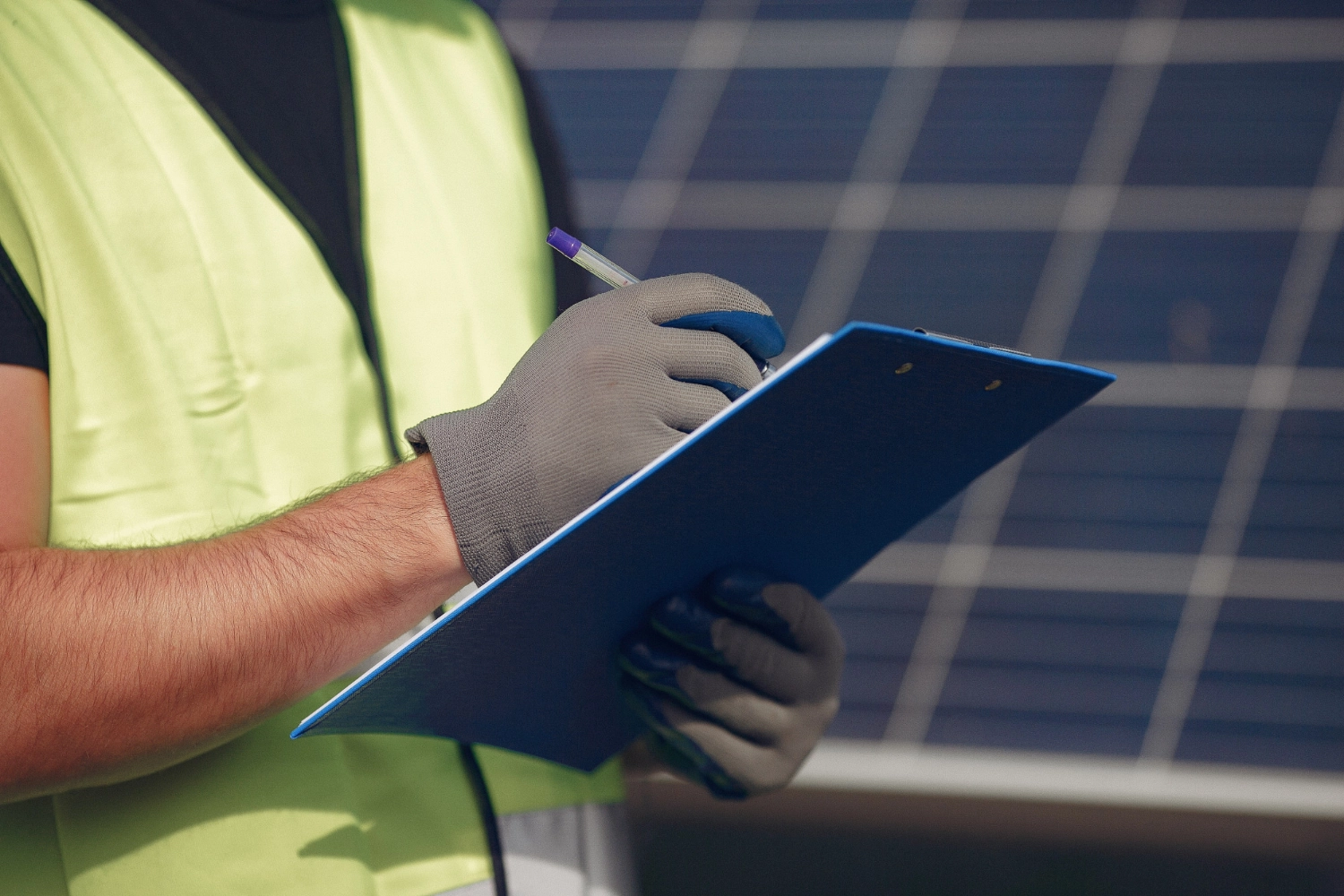Comprendre les erreurs à éviter sur le marché solaire pour réussir en 2025