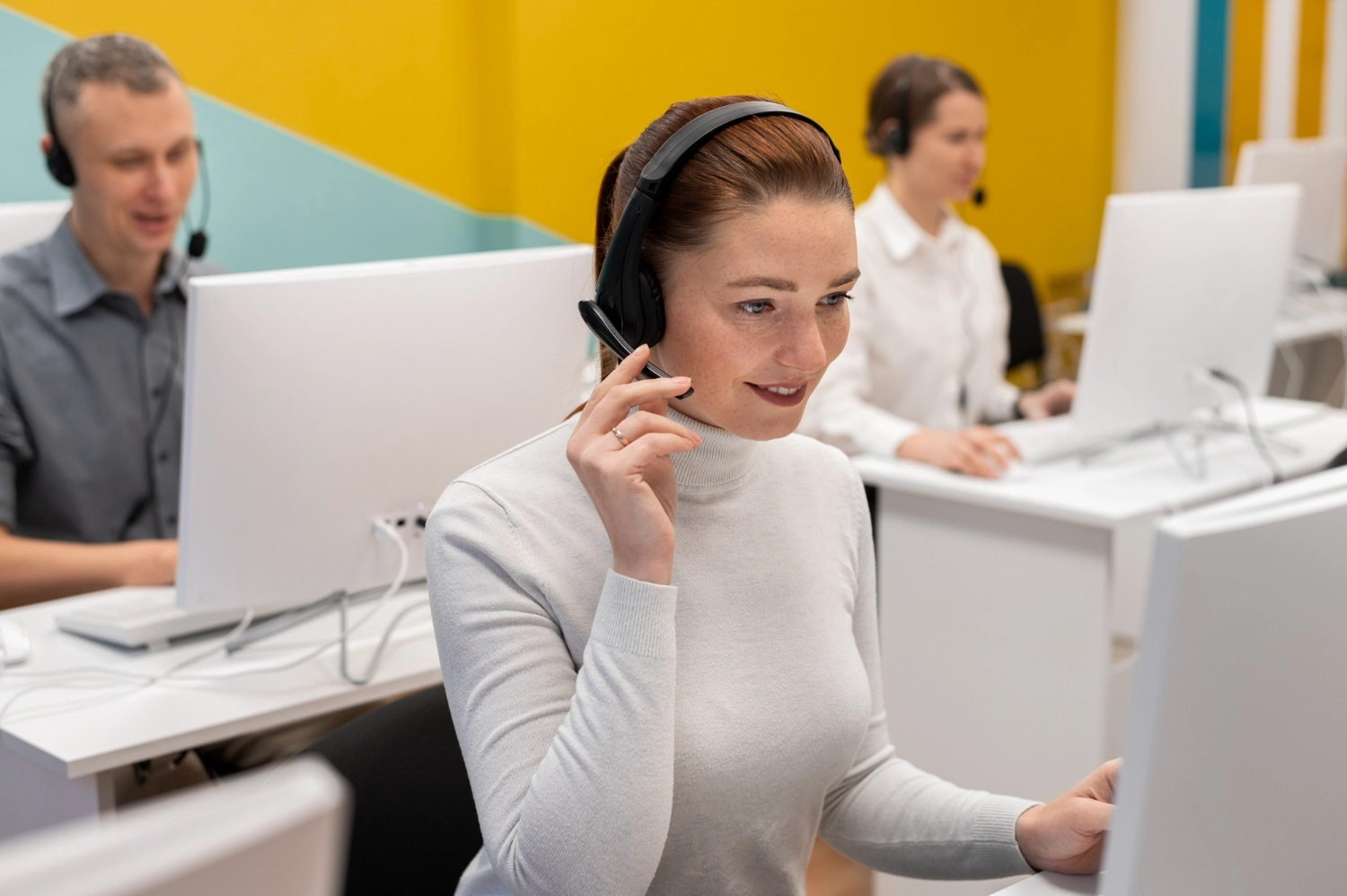 Illustration d’une équipe spécialisée dans la qualification téléphonique des prospects pour optimiser les campagnes commerciales.