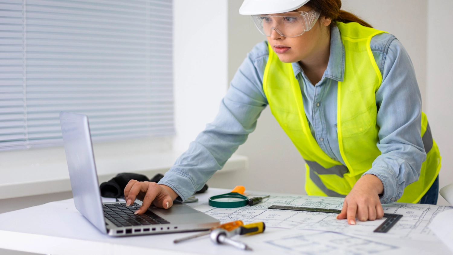 Illustration d’une régie de travaux qui cherche à sécuriser volume chantiers grâce à des processus efficaces.